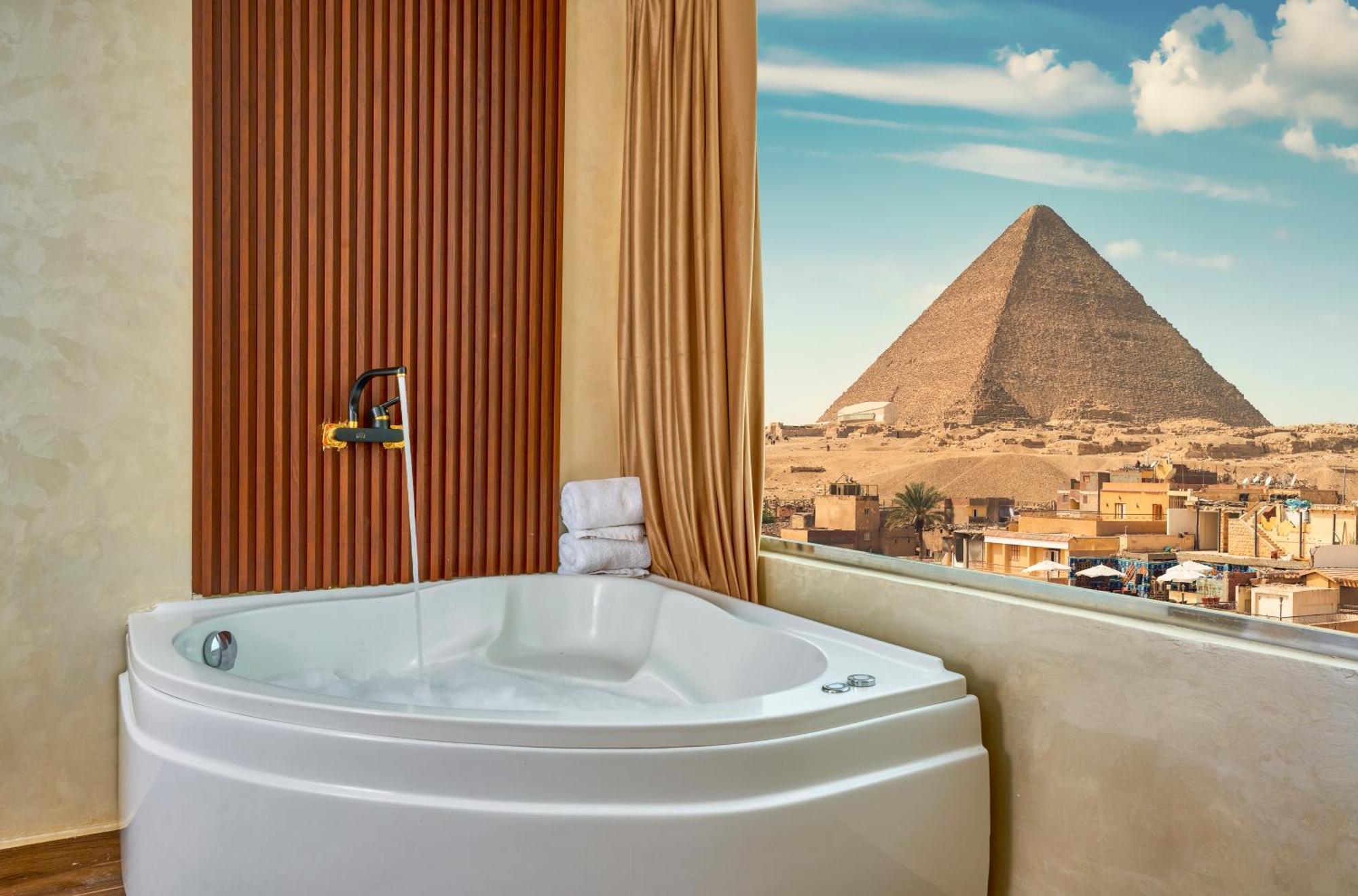 Cleopatra Tower Pyramid View Hotel Kafrat al Jabal Exterior photo