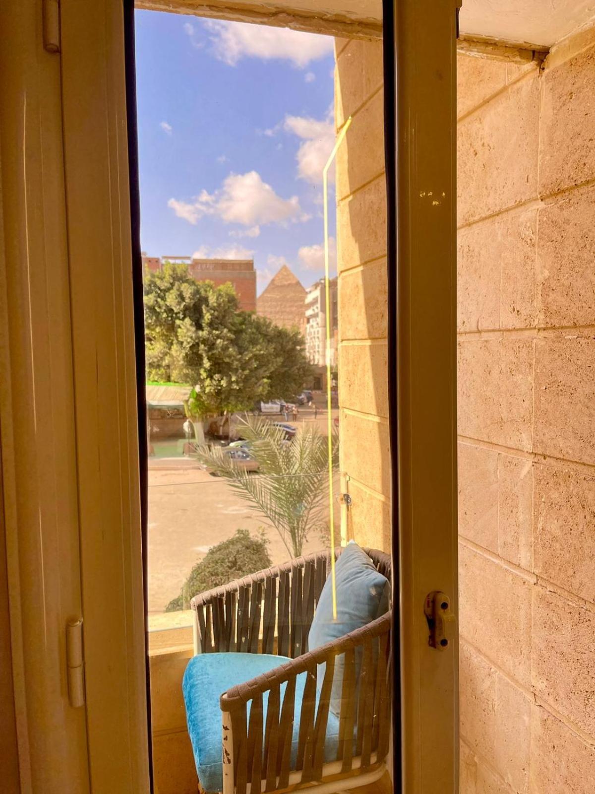 Cleopatra Tower Pyramid View Hotel Kafrat al Jabal Exterior photo