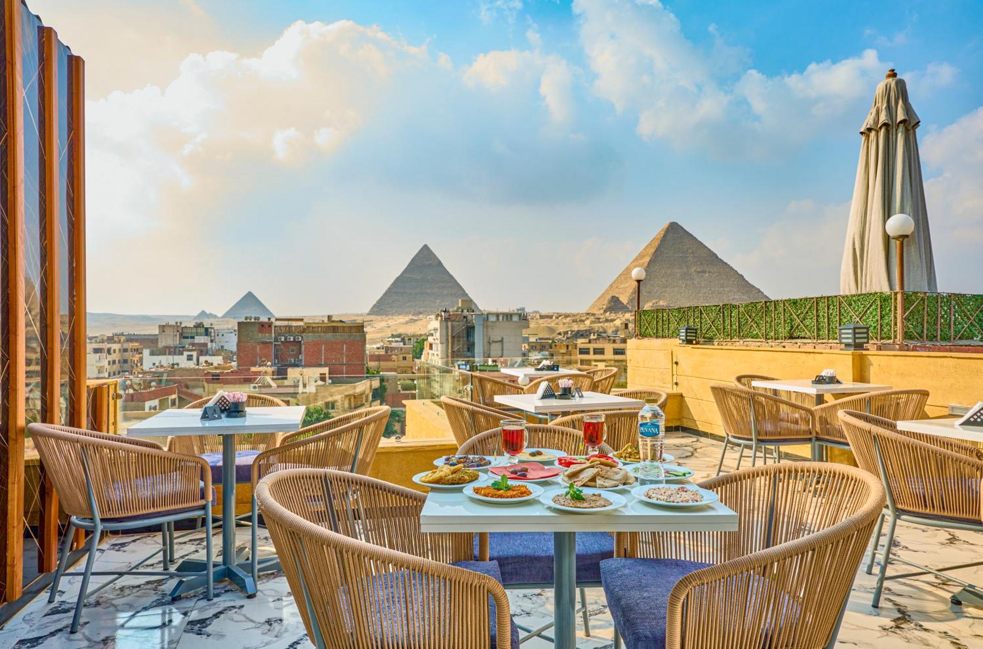 Cleopatra Tower Pyramid View Hotel Kafrat al Jabal Exterior photo